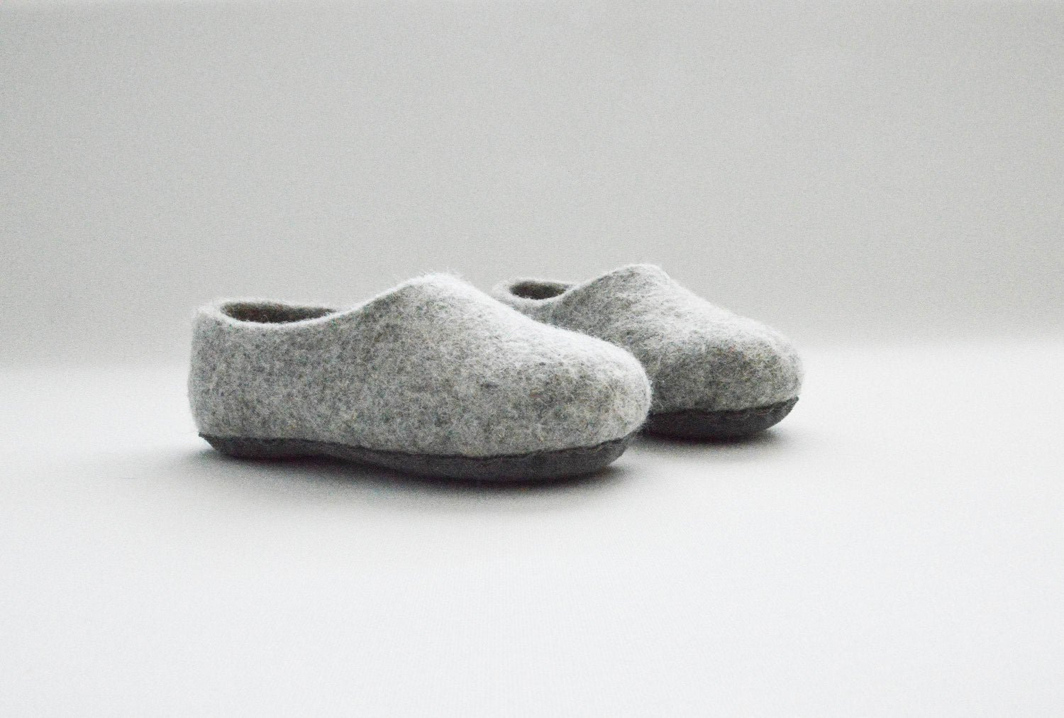 Simple Kids Slippers - Felted House Shoes - Home Soul