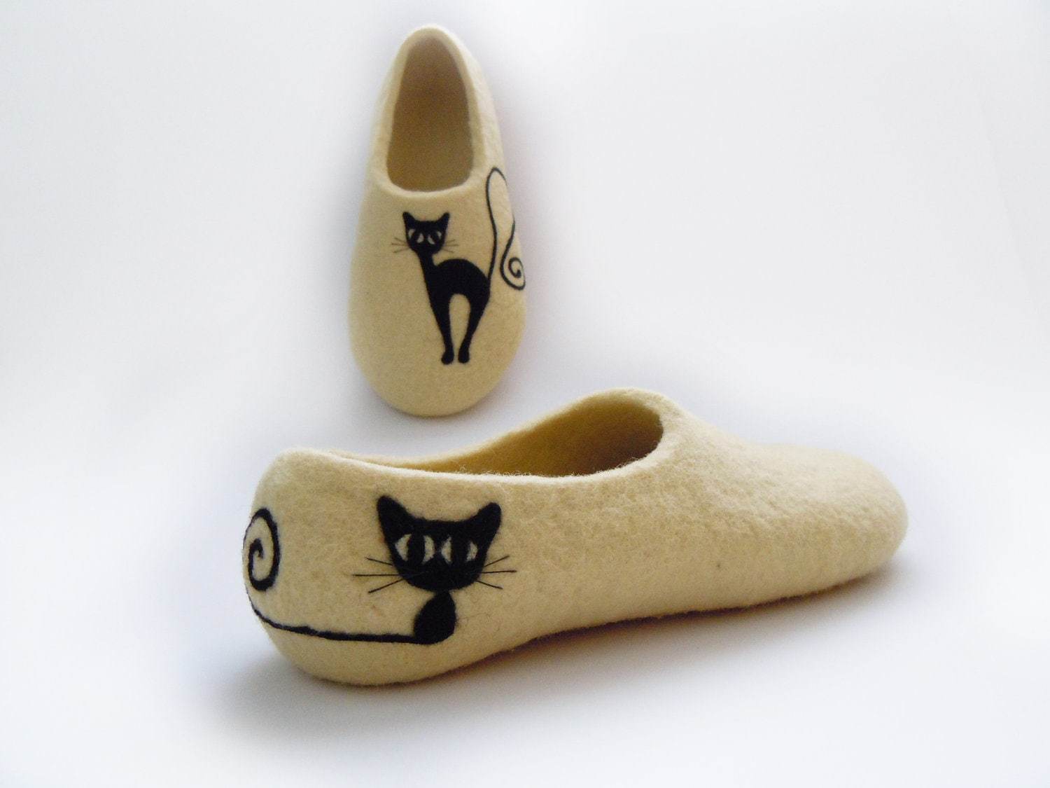 Black Cat Slippers - Light Cream House Shoes - Home Soul