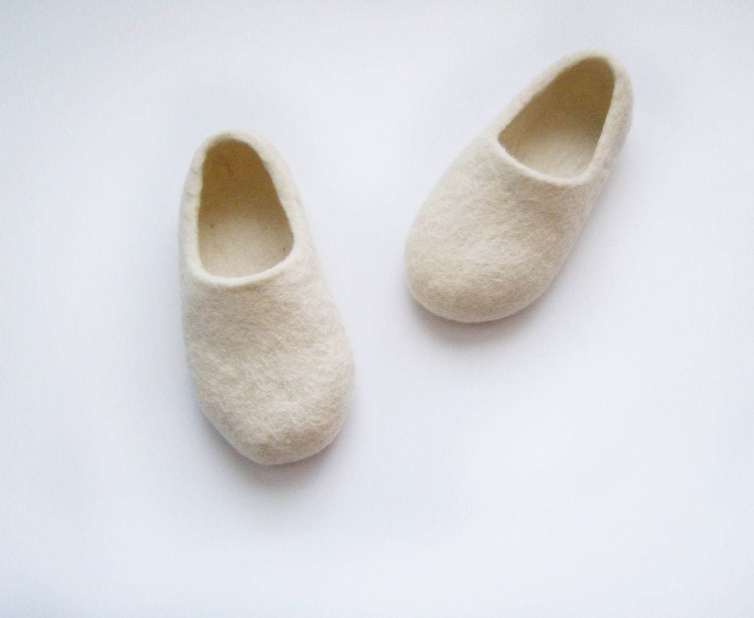 Simple felted kid size slippers - Home Soul