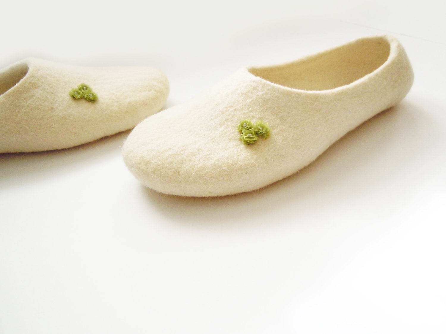 Roses Slippers - Romantic Felted House Shoes - Home Soul