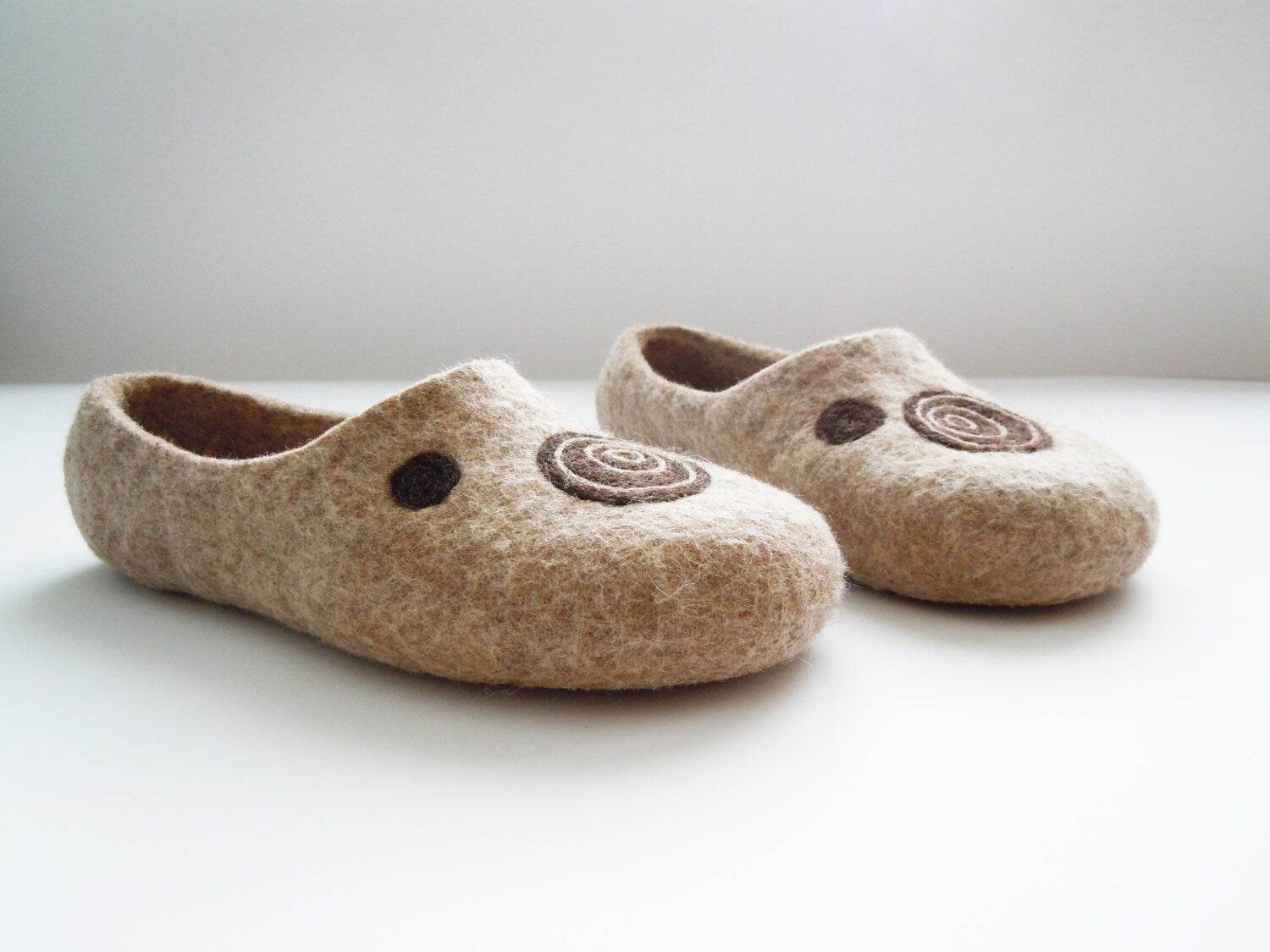 Eco friendly handmade felted slippers CIRCLES - Home Soul