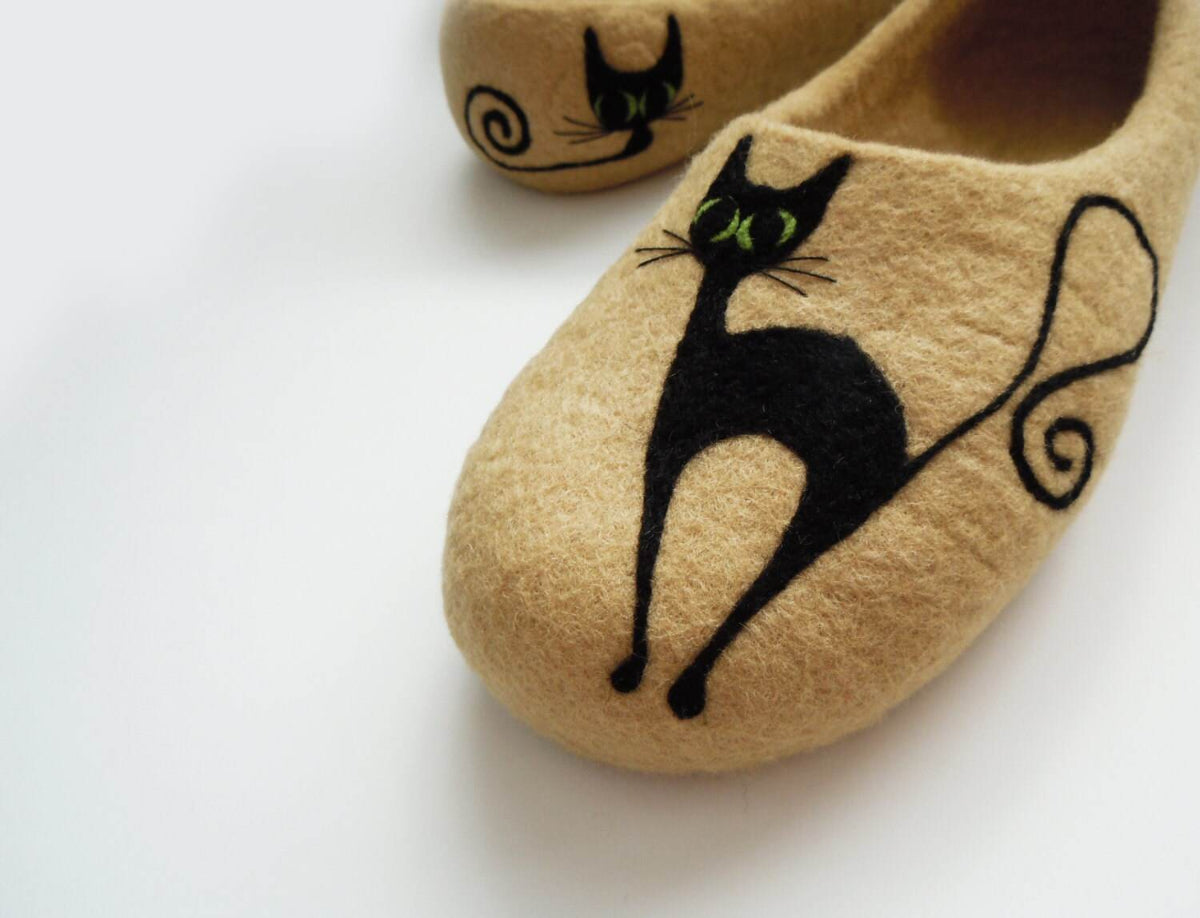 Women's Black Cat Slippers - Felted House Shoes - Home Soul