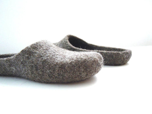 Eco friendly handmade felted low back men slippers in natural grey color - Home Soul