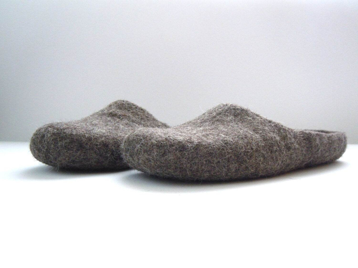 Eco friendly handmade felted low back men slippers in natural grey color - Home Soul
