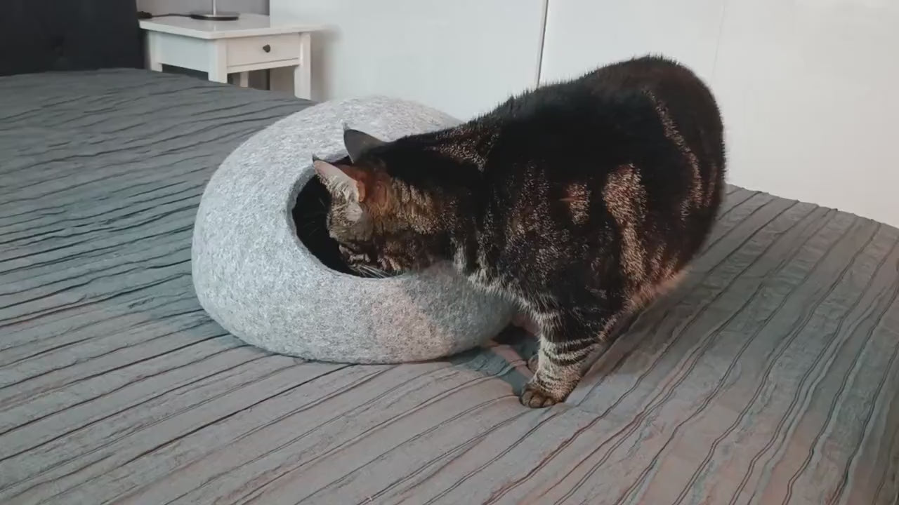 Pet bed / Cat bed / Cat cave / puppy bed / cat house / pet furniture / cat nap cocoon / dog bed / puppy bed. Custom color cat bed